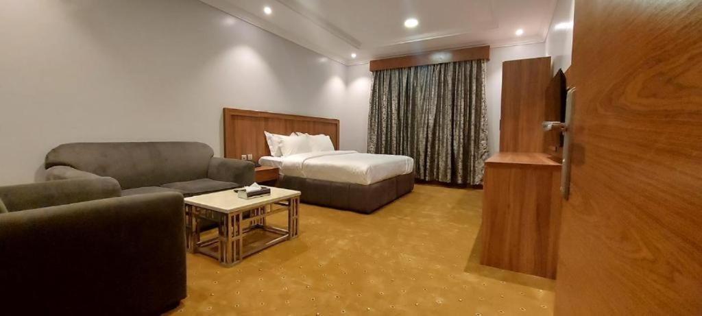 Aparthotel Almasem Serviced -exit 5 Riyadh